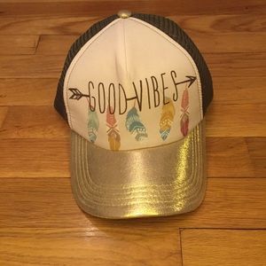 Claire’s Good Vibes Hat White & Gold